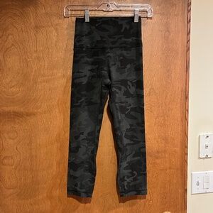 Lululemon women's capri camo leggings